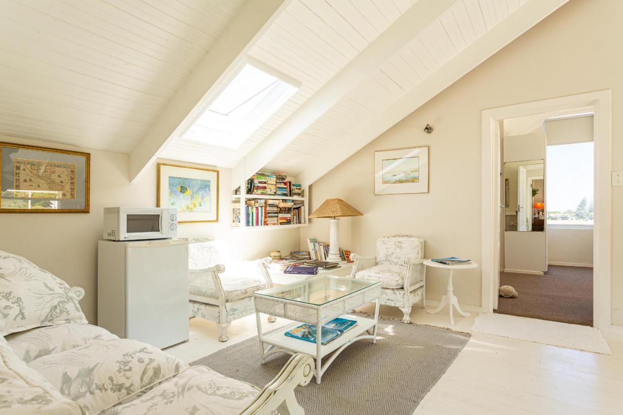 Guest house Guinea Fowl House *
