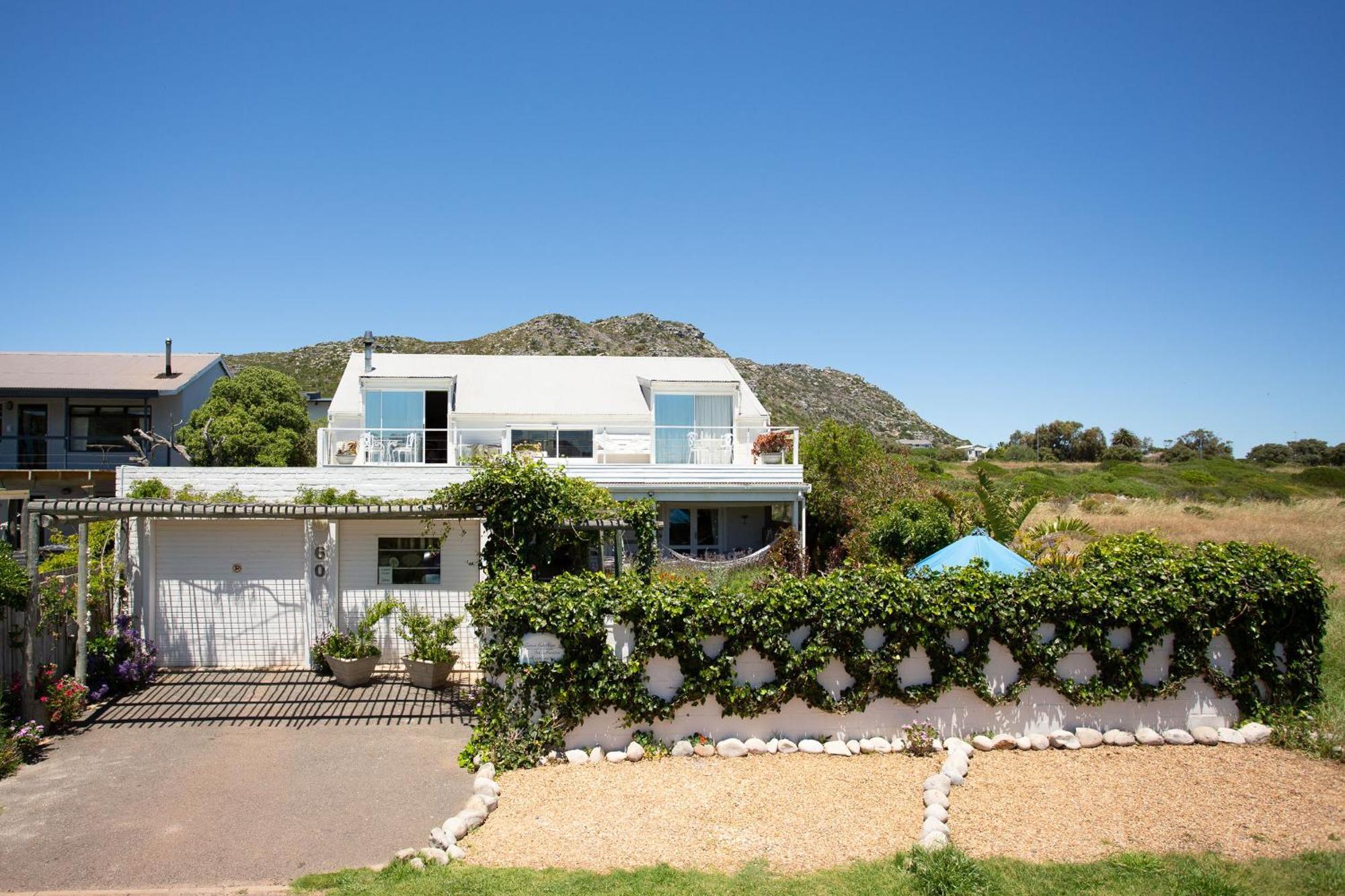 Guest house Guinea Fowl House